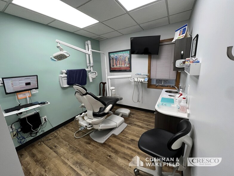 More Photos Of 552-576 N Leavitt Rd, Amherst Medical For Sale