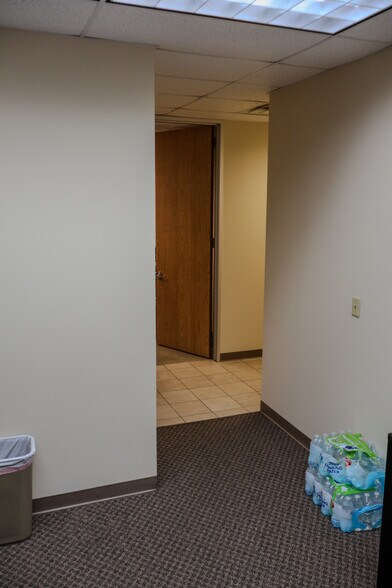 More Photos Of 114 W Drew St, Houston Office For Sale