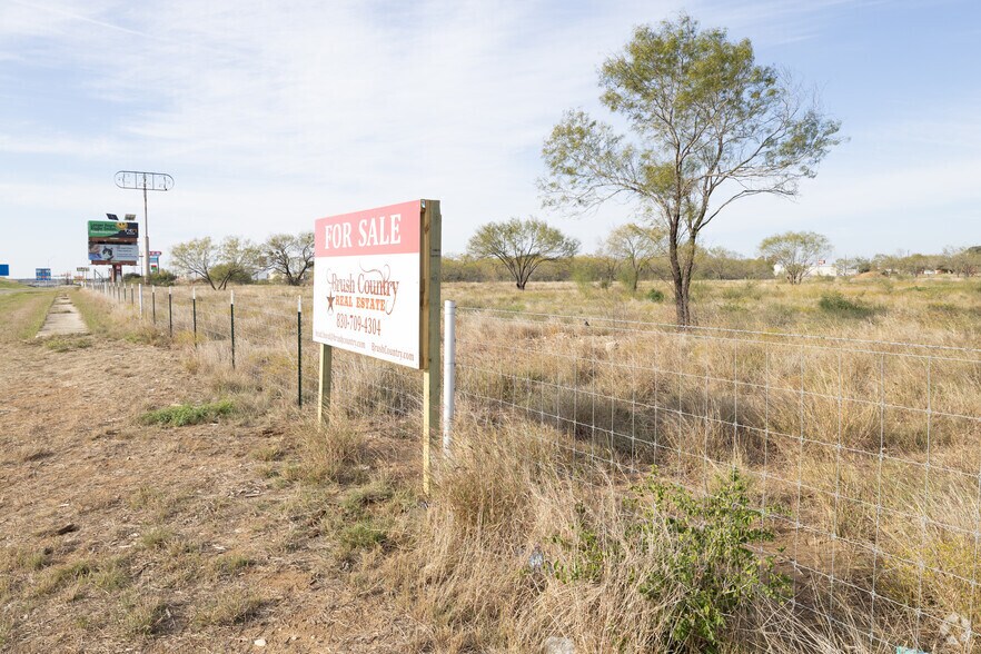 Primary Photo Of 19260 McDonald St, Lytle Land For Sale