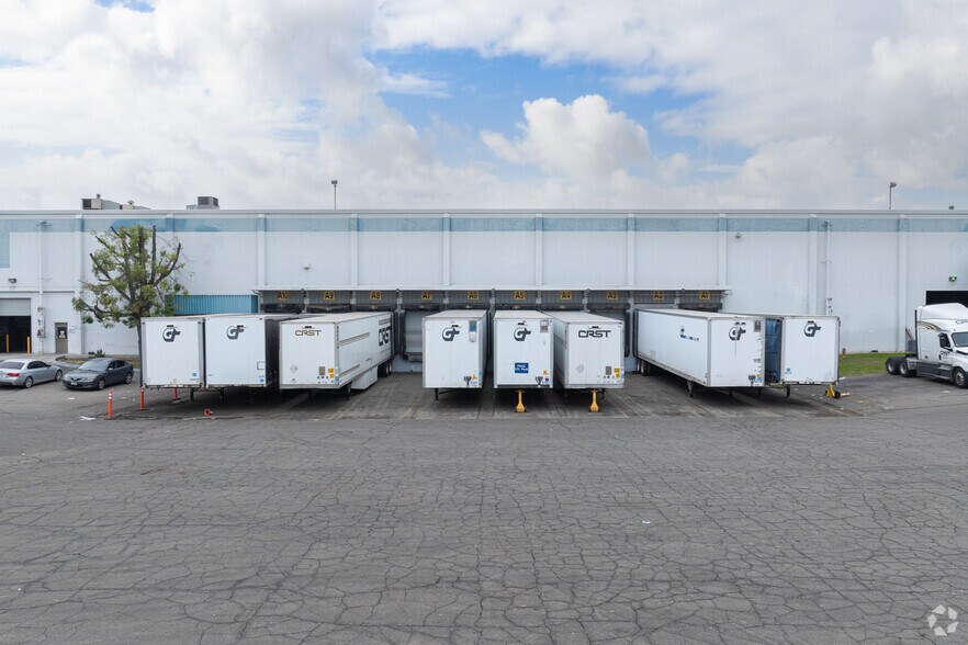 More Photos Of 2626 S Maple Ave, Fresno Distribution For Lease
