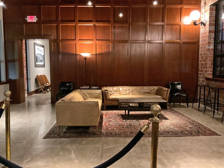 More Photos Of 1002 Hi Pointe Pl, Saint Louis Office For Sale