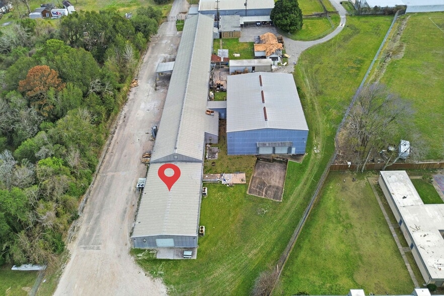 More Photos Of 13025 Fadeway ln, Houston Industrial For Lease