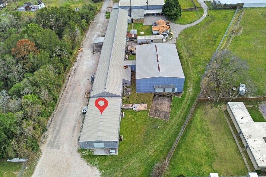 More Photos Of 13025 Fadeway ln, Houston Industrial For Lease