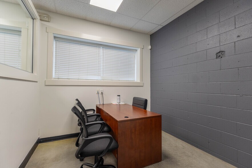 More Photos Of 22867 Fraser Hwy, Langley General Retail For Lease