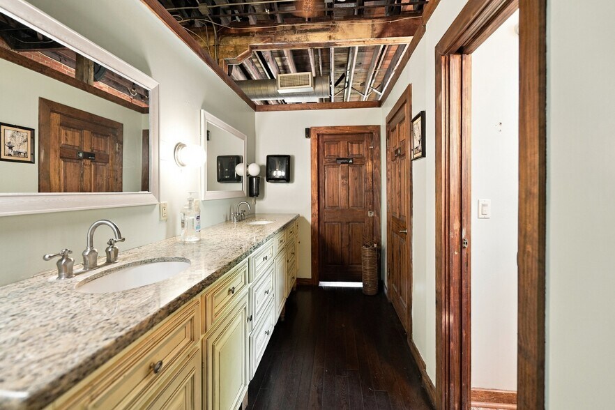 More Photos Of 1602-1608 Walnut St, Jacksonville Restaurant For Sale