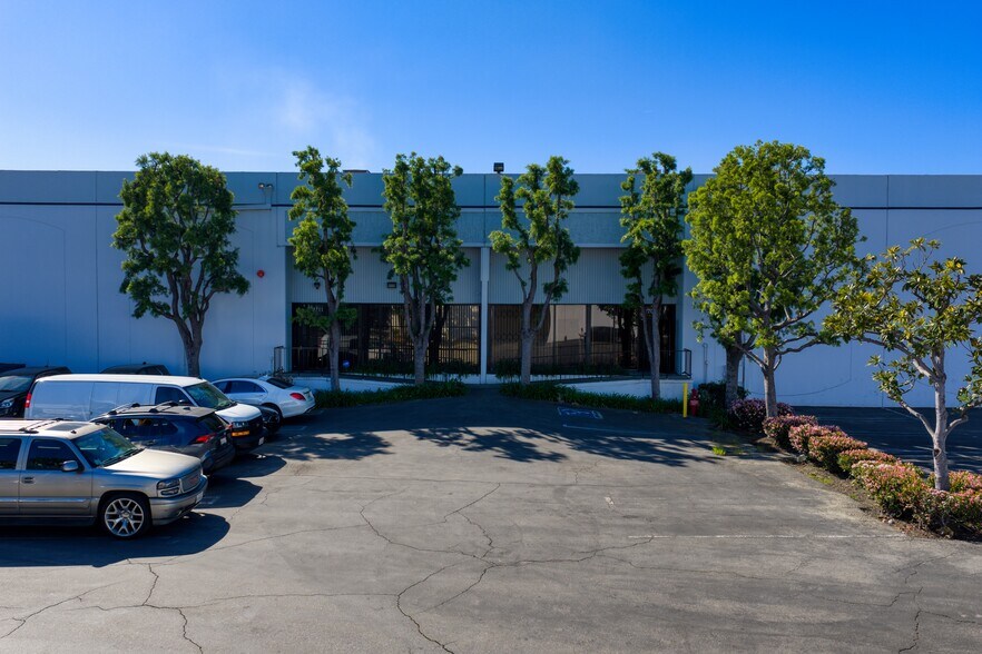 More Photos Of 2501-2551 S Alameda St, Los Angeles Unknown For Lease