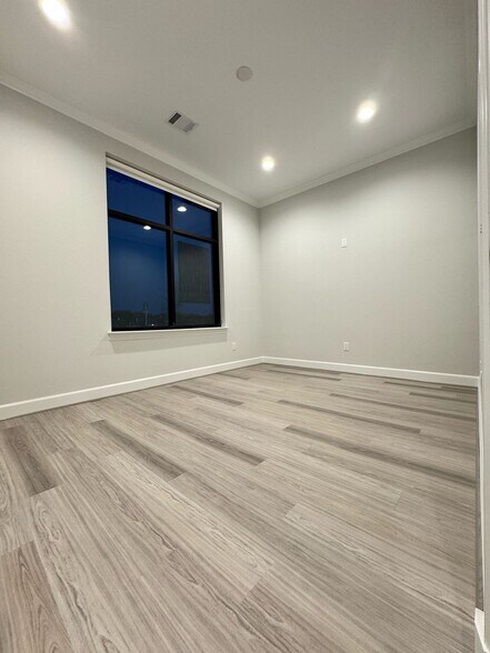 More Photos Of 7700 Preston Rd, Frisco Medical For Sale