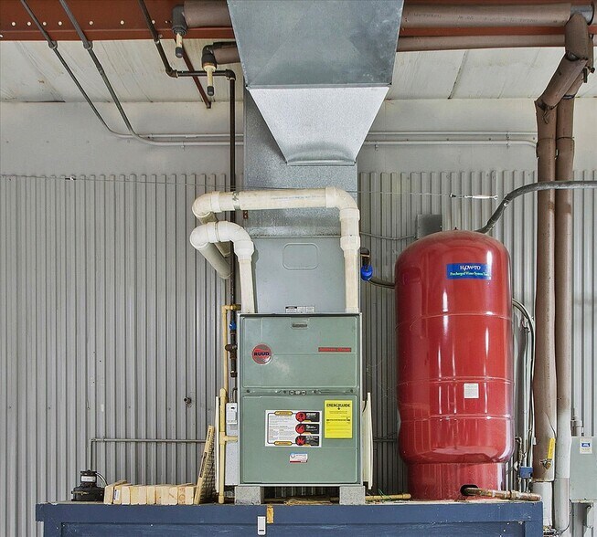 More Photos Of 6886 Wishart St, Huntsville Light Distribution For Lease