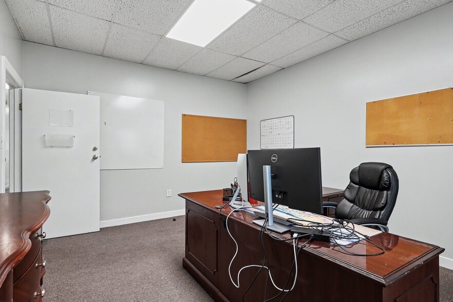 More Photos Of 8407 Richmond Hwy, Alexandria Storefront For Sale