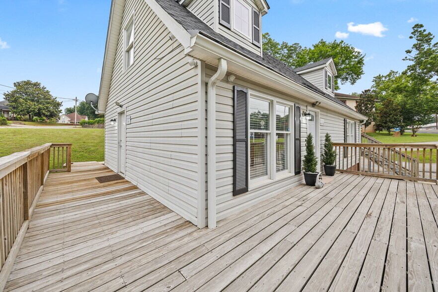 More Photos Of 275 E Henry St, Spartanburg Office Residential For Sale