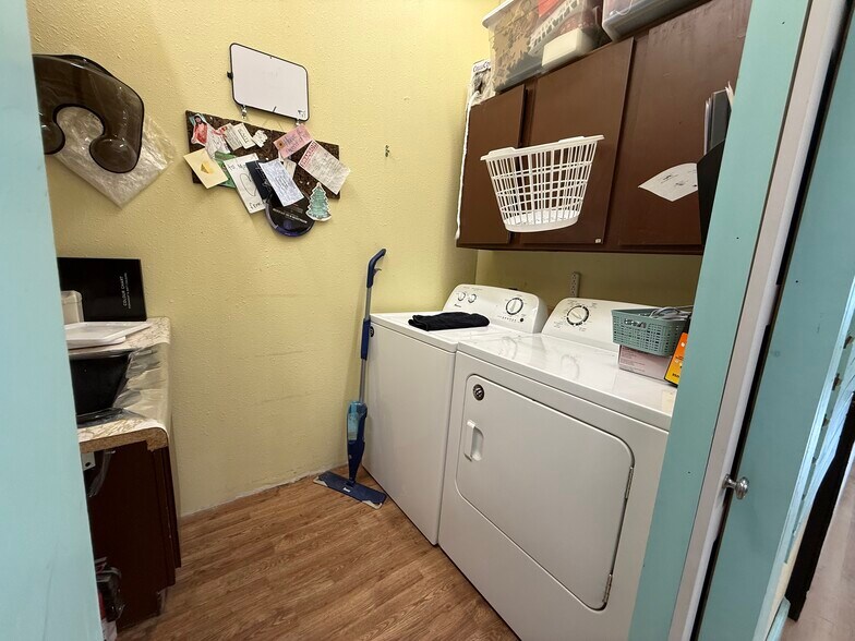 More Photos Of 413 Main St, Scribner Storefront For Sale