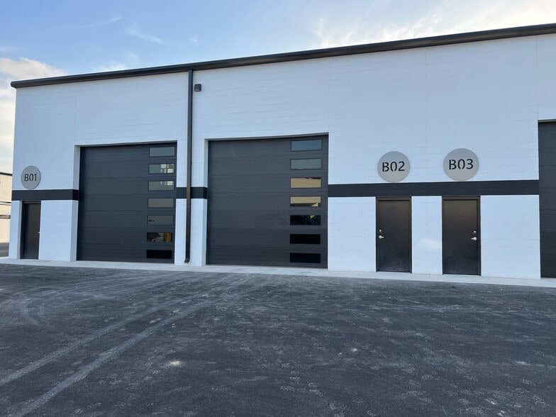 More Photos Of 529 SH 46 E, Boerne Showroom For Lease