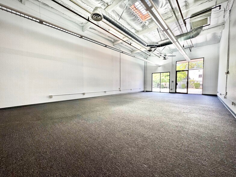 More Photos Of 922 San Leandro Ave, Mountain View Light Manufacturing For Lease
