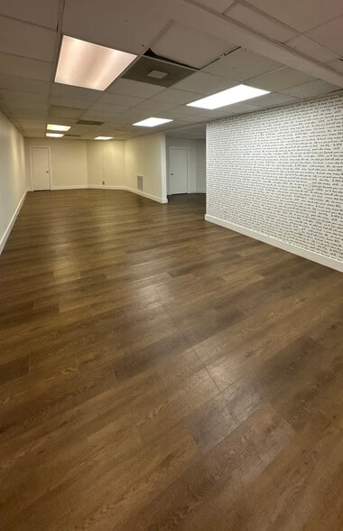 More Photos Of 5708 N Shepherd Dr, Houston Unknown For Lease