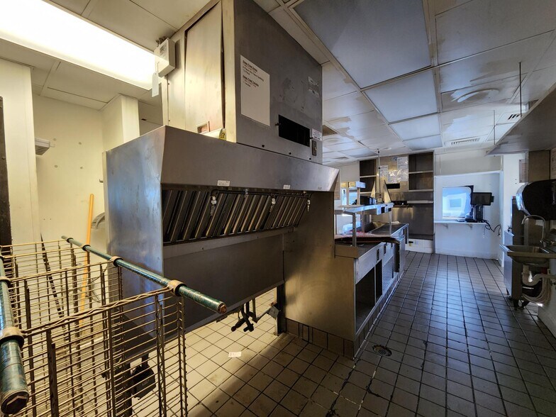 More Photos Of 214 Bullsboro Dr, Newnan Fast Food For Lease