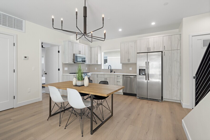 More Photos Of 705 6th Ave, Venice Apartments For Sale