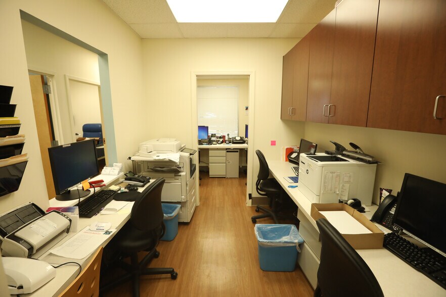 More Photos Of 211-20 Union Tpke, Oakland Gardens Medical For Sale