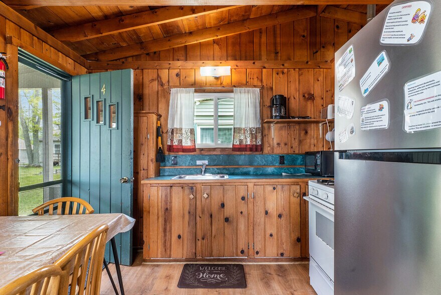 More Photos Of 10392 Houghton Lake dr, Houghton Lake Specialty For Sale