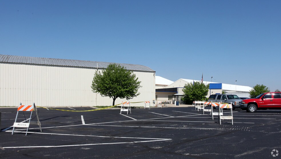 More Photos Of 1401 E Memorial Dr, Muncie Manufacturing For Sale