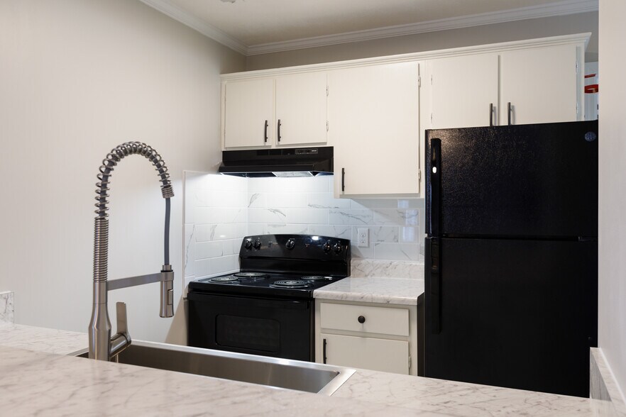 More Photos Of 5870 Century Oaks Dr, Fayetteville Apartments For Sale