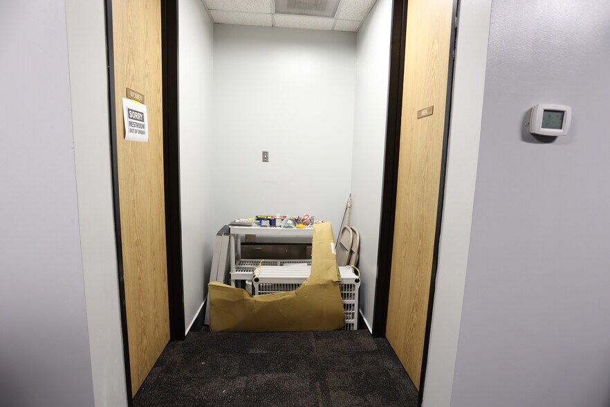 More Photos Of 101 Wells Fargo Dr, Houston Auto Repair For Sale