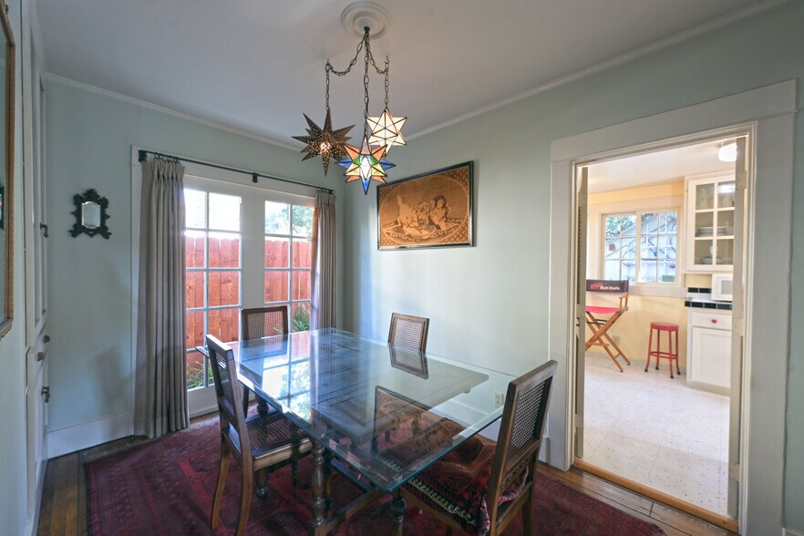 More Photos Of 2636 N Beachwood Dr, Los Angeles Apartments For Sale