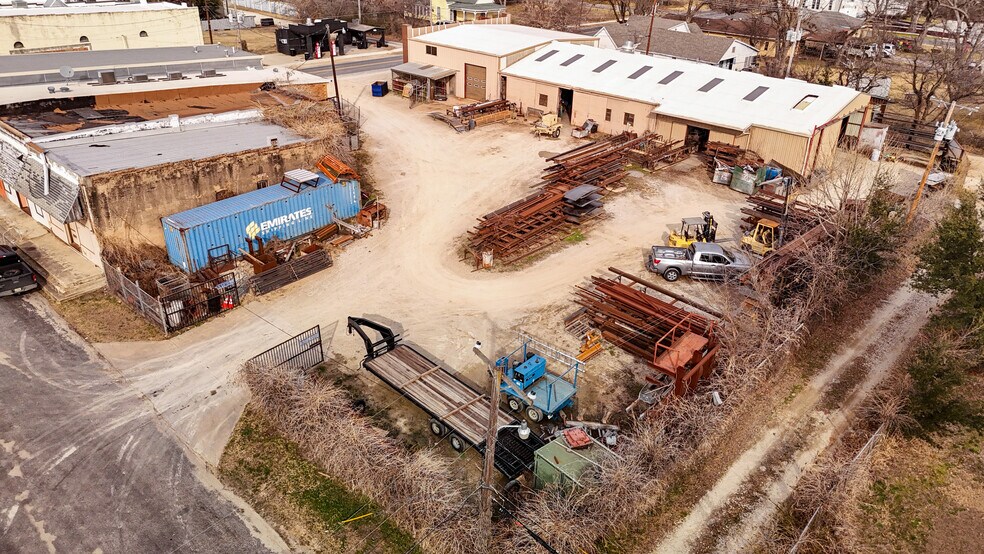 More Photos Of 111 E Liberty St, Pilot Point General Retail For Sale