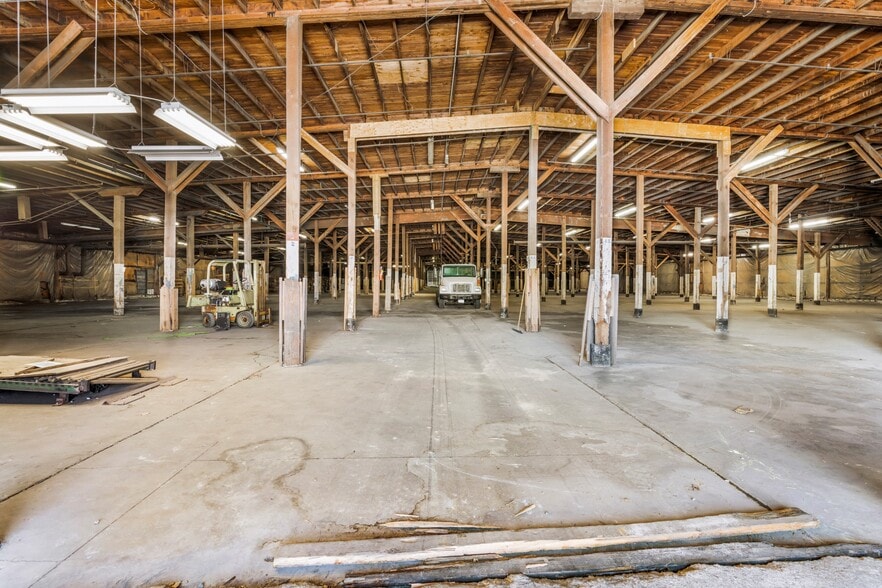 More Photos Of 1215 S Brightleaf Blvd, Smithfield Warehouse For Lease