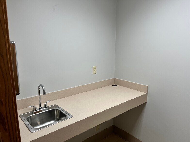 More Photos Of 365 Riffel Rd, Wooster Office For Lease