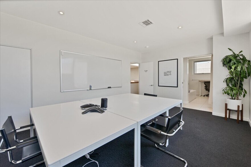 More Photos Of 1319 Abbot Kinney Blvd, Venice Loft Creative Space For Lease