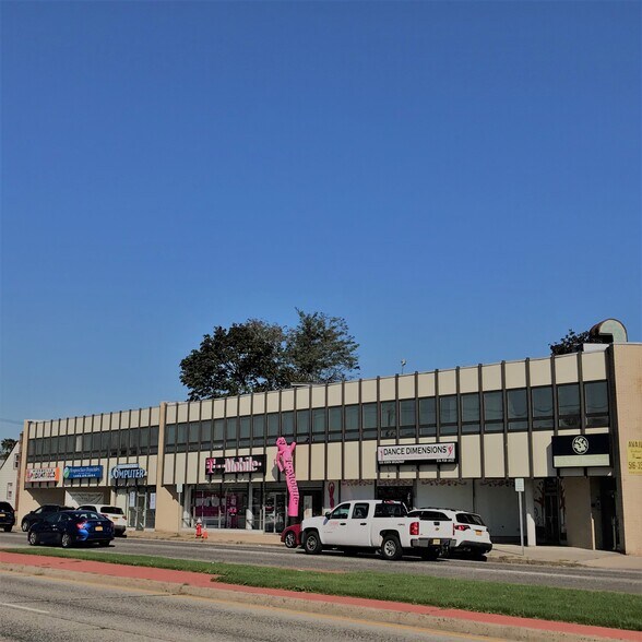 More Photos Of 535 S Broadway, Hicksville Office For Lease