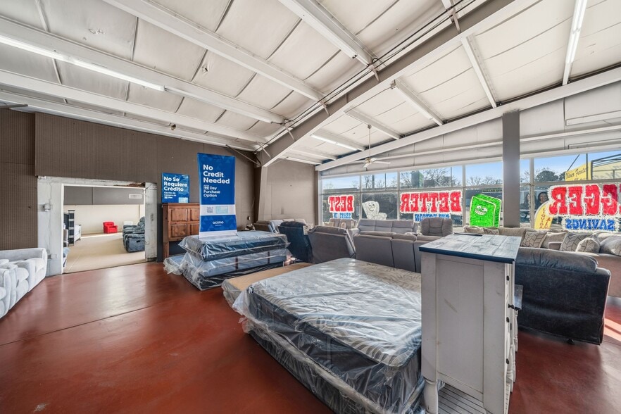 More Photos Of 606 Albert Pike Rd, Hot Springs National Park Freestanding For Sale