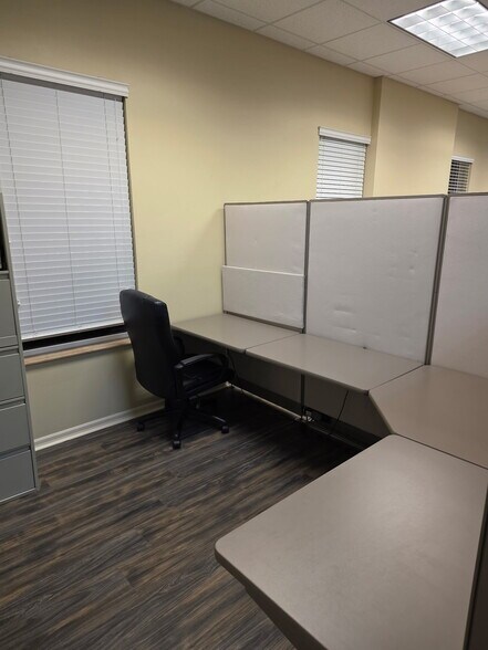 More Photos Of 5334 Primrose Lake Cir, Tampa Office For Lease