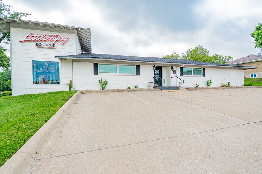 Primary Photo Of 501 S Goliad St, Rockwall General Retail For Sale