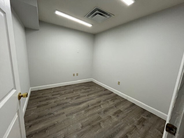 More Photos Of 13910 Fivay Rd, Hudson Medical For Lease