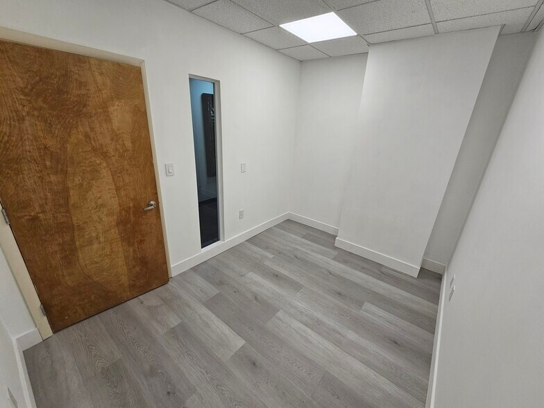 More Photos Of 12550 Biscayne Blvd, North Miami Medical For Sale