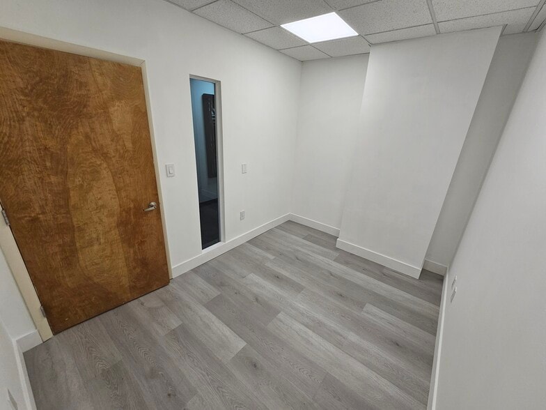 More Photos Of 12550 Biscayne Blvd, North Miami Medical For Sale