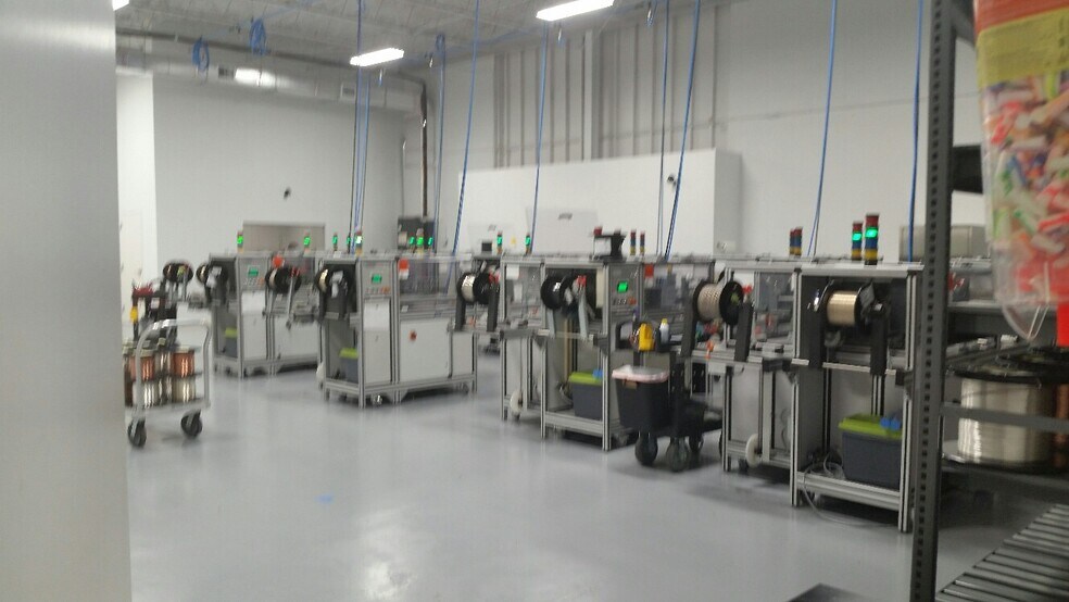 More Photos Of 201 E Douglas Rd, Oldsmar Warehouse For Lease