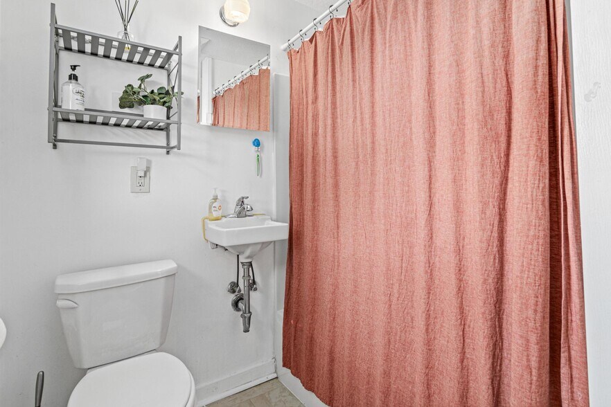 More Photos Of 2526 Jackson St NE, Minneapolis Apartments For Sale