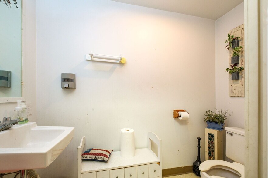 More Photos Of 227 N Main St, Harrisonburg General Retail For Sale