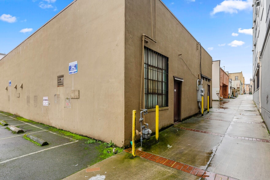 More Photos Of 615-619 4th St, Bremerton Storefront Retail Residential For Sale