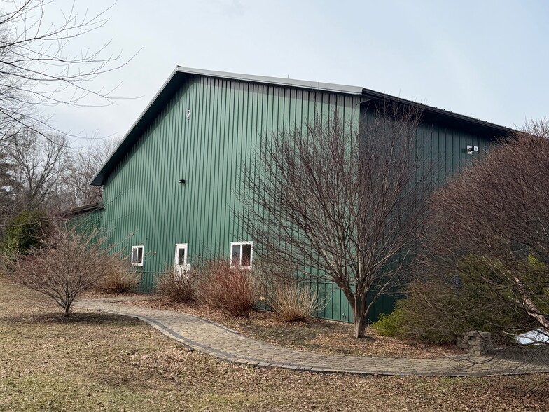 More Photos Of 2 Bennett St, Suffield Warehouse For Lease
