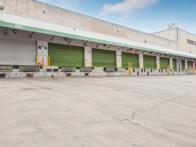 More Photos Of 1400 E Olympic Blvd, Los Angeles Distribution For Lease