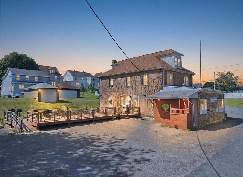 More Photos Of 10 E Lehigh St, Summit Hill Restaurant For Sale