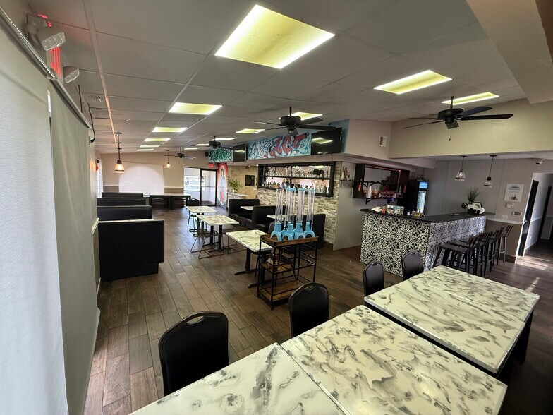 More Photos Of 1297 Fort St, Wyandotte Restaurant For Sale
