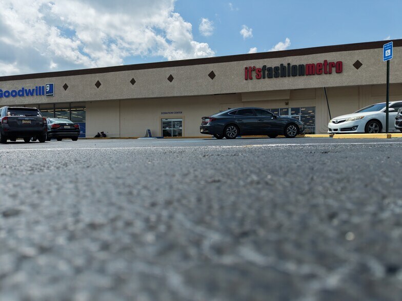 More Photos Of 7501-7641 Crestwood Blvd, Birmingham Unknown For Lease