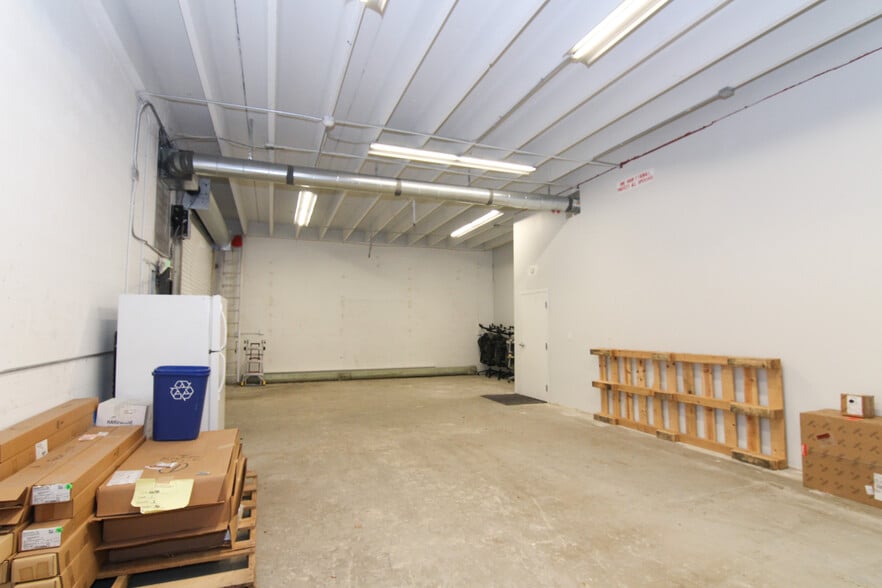 More Photos Of 8111-8119 NW 33rd St, Miami Warehouse For Sale