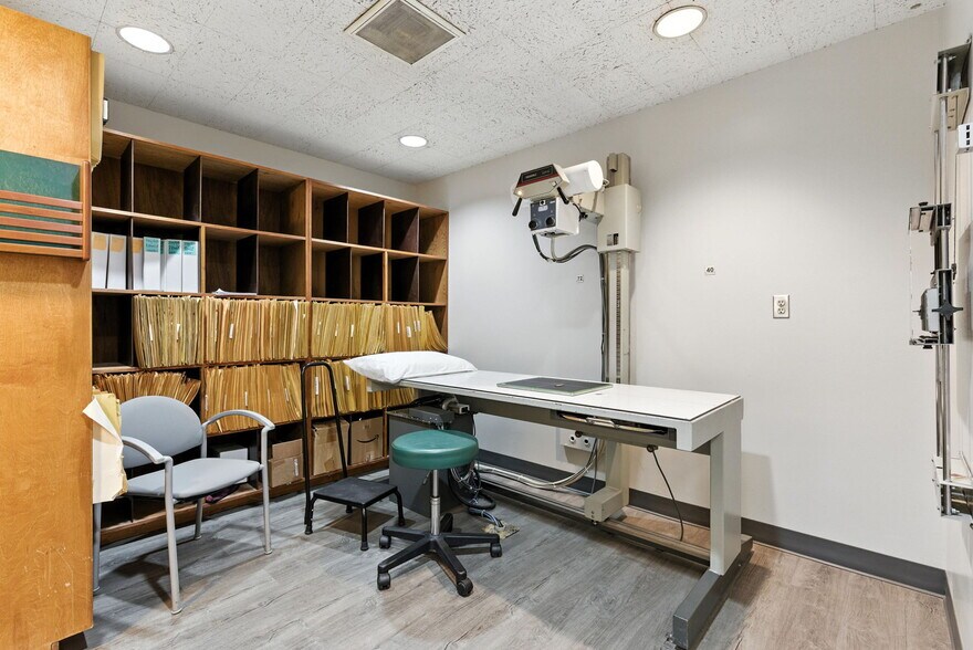 More Photos Of 400 NE Roberts Ave, Gresham Medical For Sale