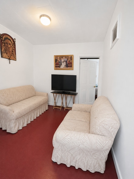 More Photos Of 9625 95th Ave, Ozone Park Flex For Sale