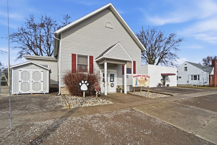 More Photos Of 213 N Broadway St, Spencerville Flex For Sale